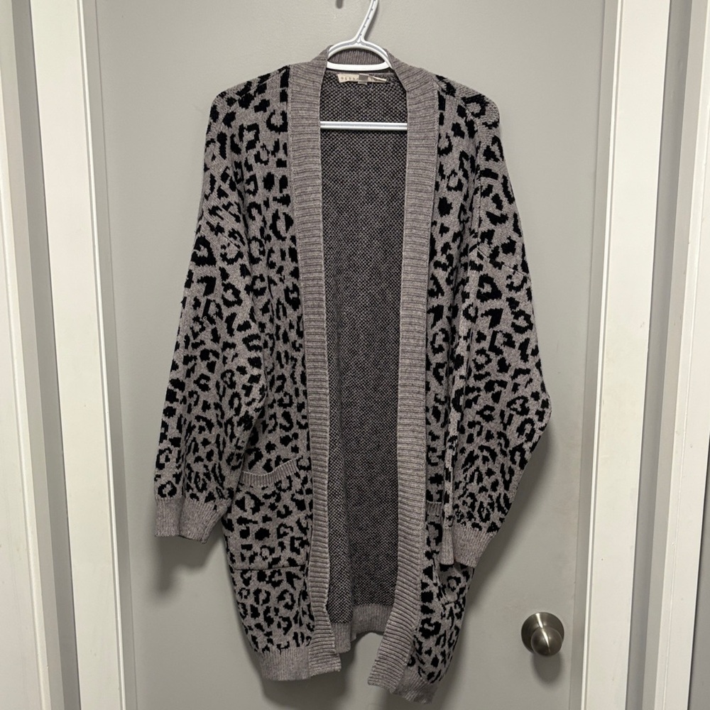 🎄 XL Leopard Print Gray long open Sweater